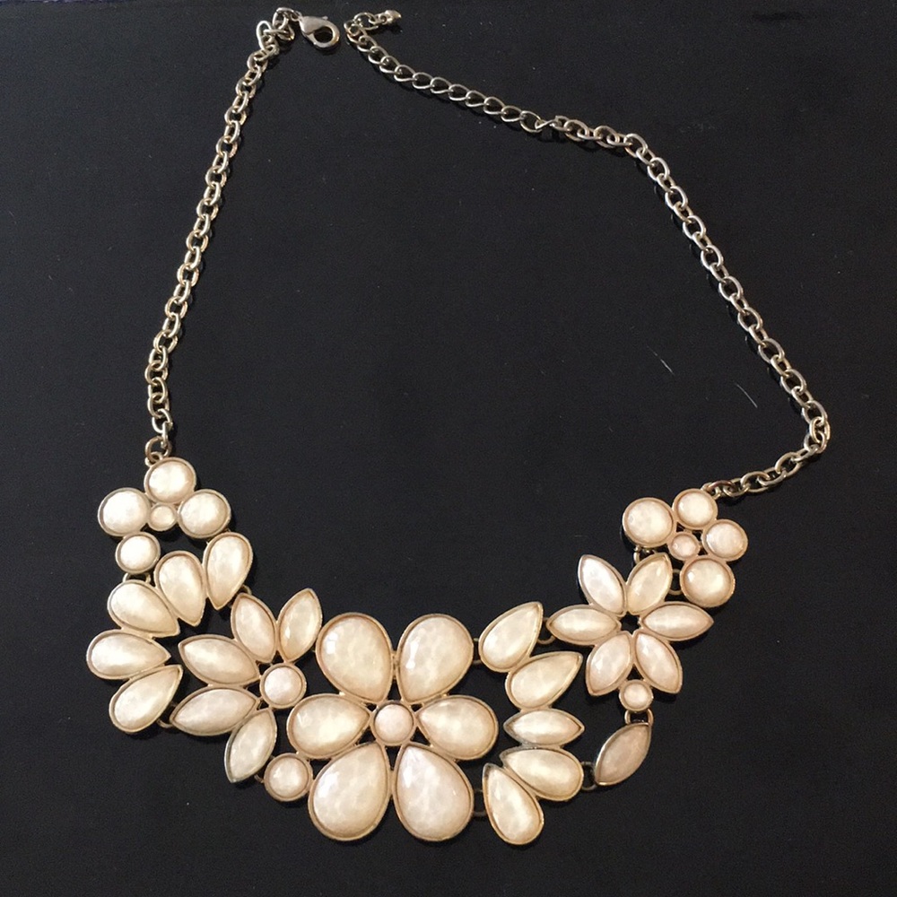Women’s statement necklace